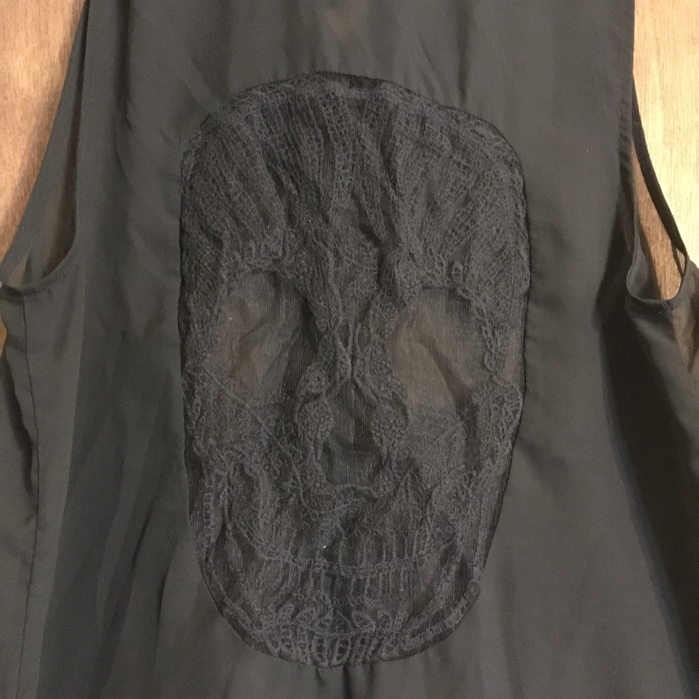 Black shear tank with lace skull back